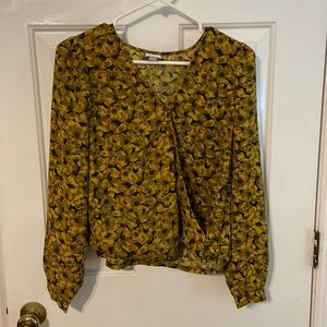 Cute yellow and black floral blouse. Brand: A new day. Size: XS